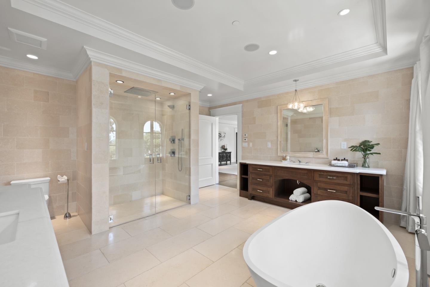 Detail Gallery Image 14 of 23 For 414 Pinehill Rd, Hillsborough,  CA 94010 - 5 Beds | 4/2 Baths