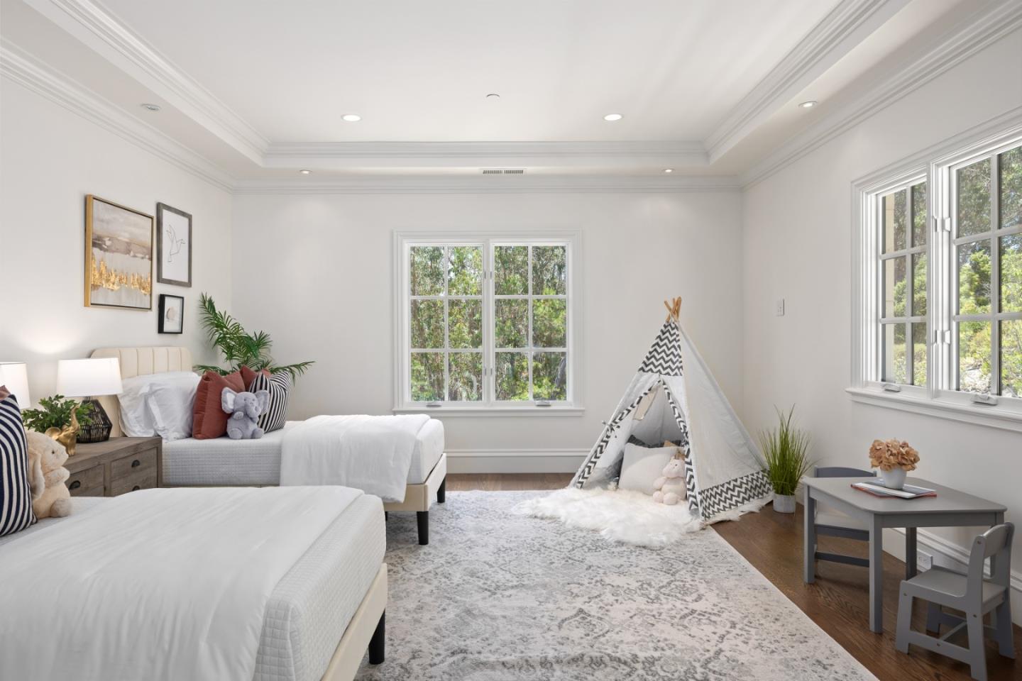 Detail Gallery Image 15 of 23 For 414 Pinehill Rd, Hillsborough,  CA 94010 - 5 Beds | 4/2 Baths