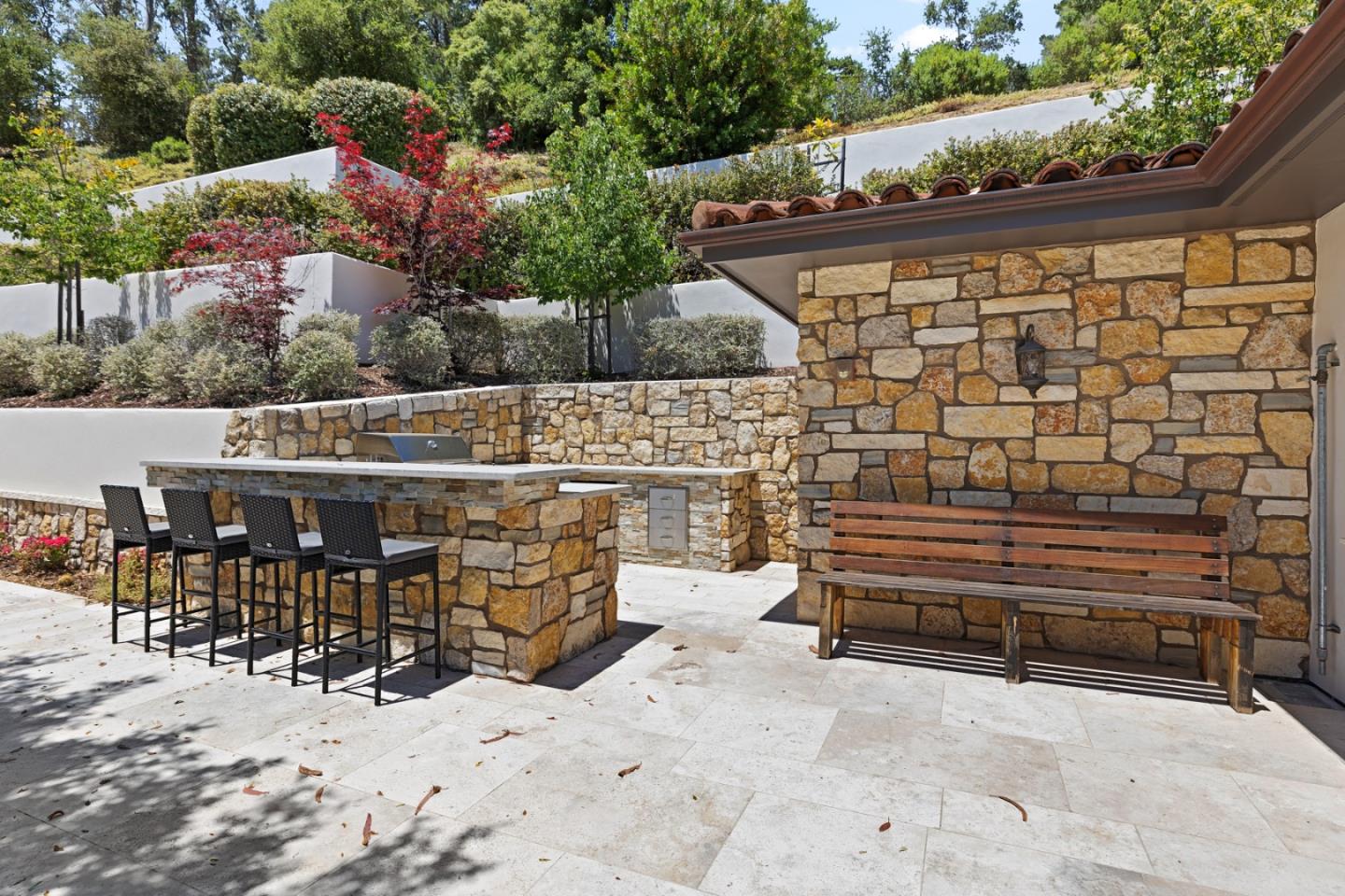 Detail Gallery Image 20 of 23 For 414 Pinehill Rd, Hillsborough,  CA 94010 - 5 Beds | 4/2 Baths
