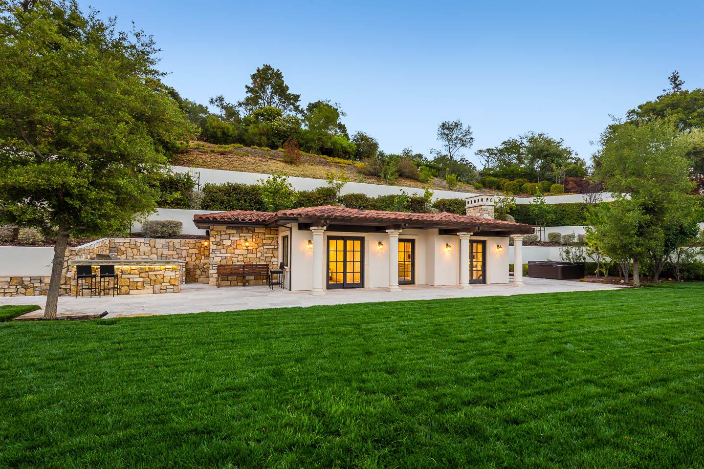 Detail Gallery Image 21 of 23 For 414 Pinehill Rd, Hillsborough,  CA 94010 - 5 Beds | 4/2 Baths