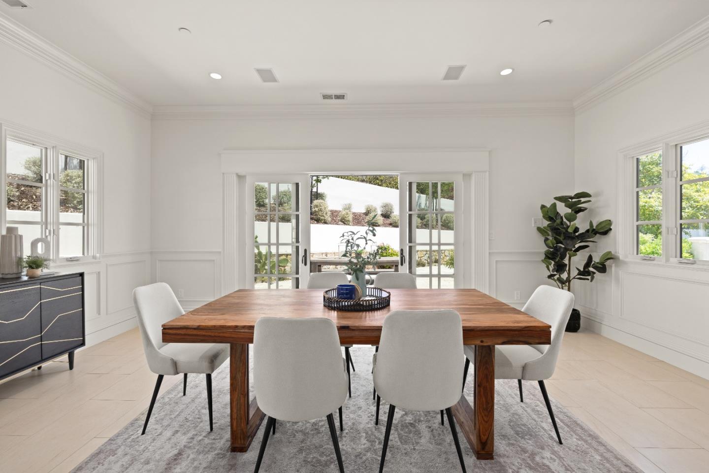 Detail Gallery Image 8 of 23 For 414 Pinehill Rd, Hillsborough,  CA 94010 - 5 Beds | 4/2 Baths