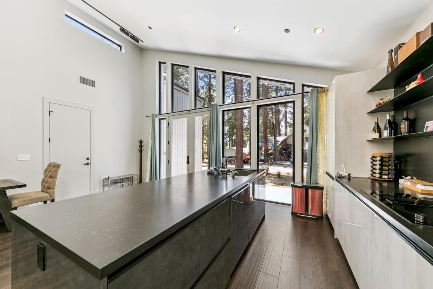 Detail Gallery Image 12 of 26 For 1169 Stockton Ave, South Lake Tahoe,  CA 96150 - 3 Beds | 2 Baths