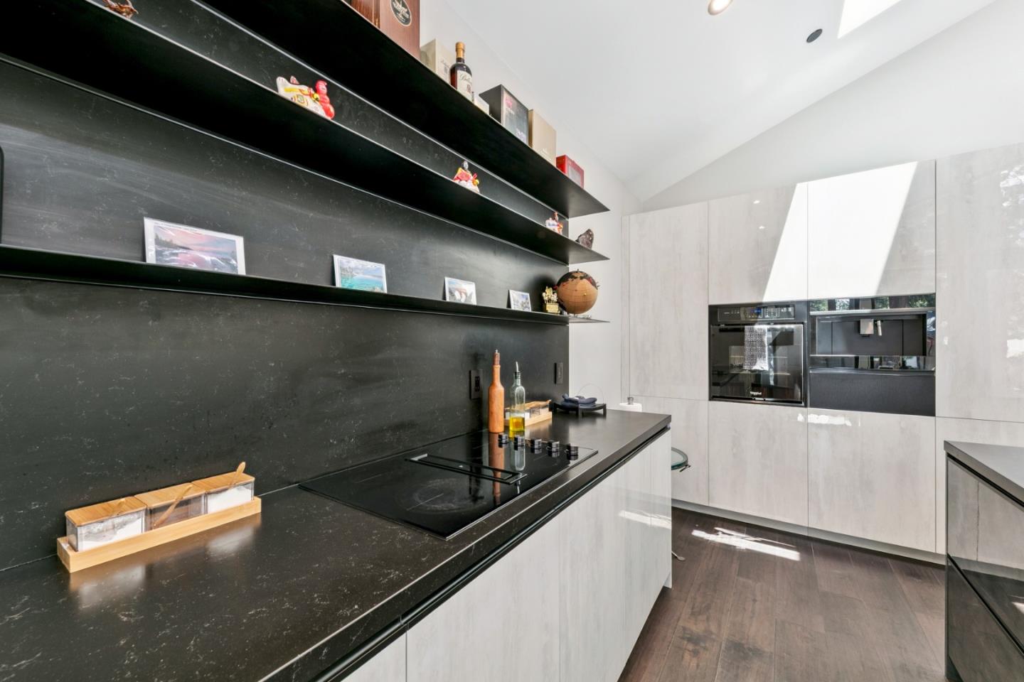Detail Gallery Image 14 of 26 For 1169 Stockton Ave, South Lake Tahoe,  CA 96150 - 3 Beds | 2 Baths