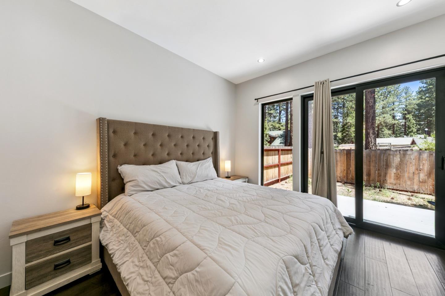 Detail Gallery Image 16 of 26 For 1169 Stockton Ave, South Lake Tahoe,  CA 96150 - 3 Beds | 2 Baths