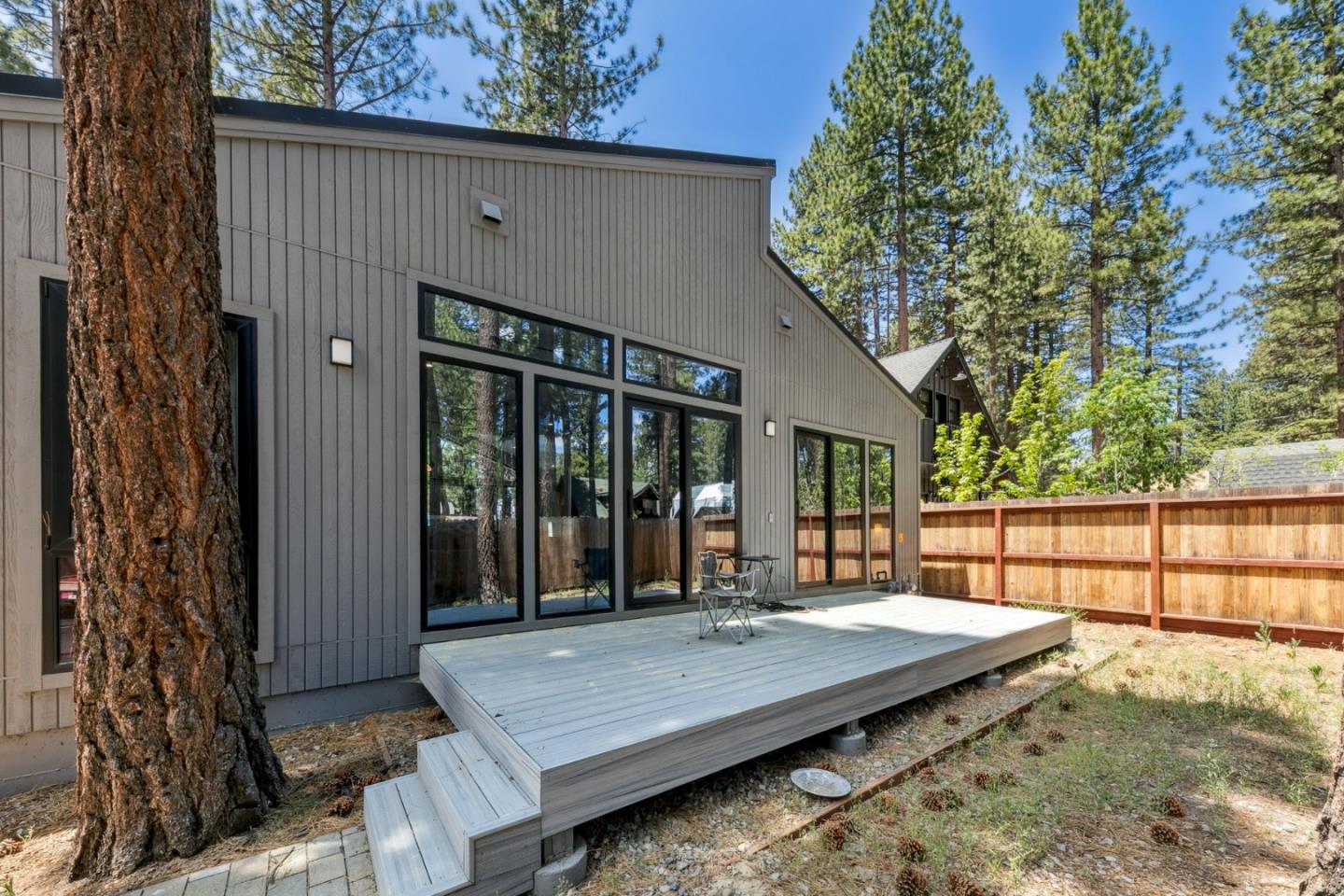 Detail Gallery Image 23 of 26 For 1169 Stockton Ave, South Lake Tahoe,  CA 96150 - 3 Beds | 2 Baths