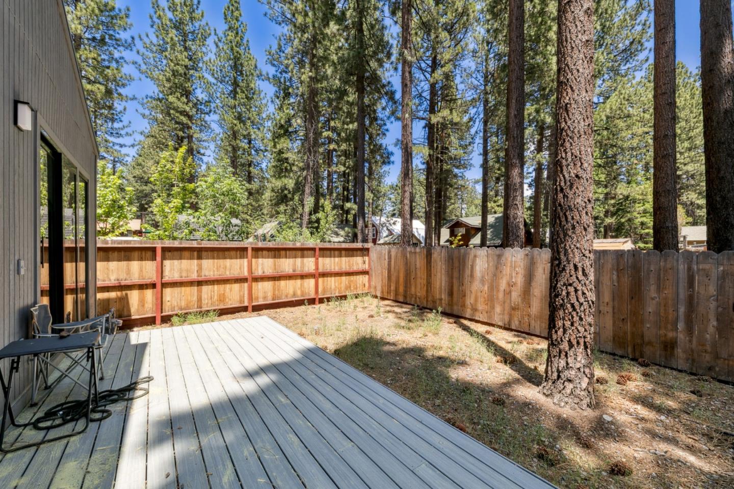 Detail Gallery Image 3 of 26 For 1169 Stockton Ave, South Lake Tahoe,  CA 96150 - 3 Beds | 2 Baths