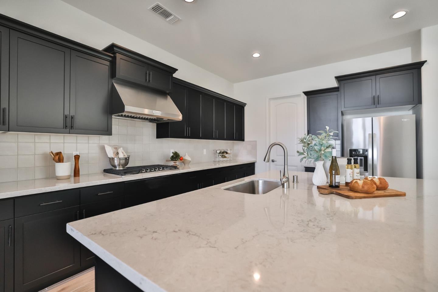 Detail Gallery Image 10 of 26 For 592 Santa Lucia Way, Marina,  CA 93933 - 3 Beds | 2/1 Baths