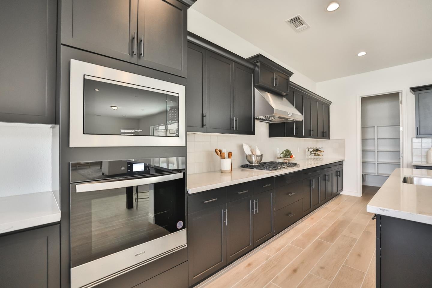 Detail Gallery Image 11 of 26 For 592 Santa Lucia Way, Marina,  CA 93933 - 3 Beds | 2/1 Baths