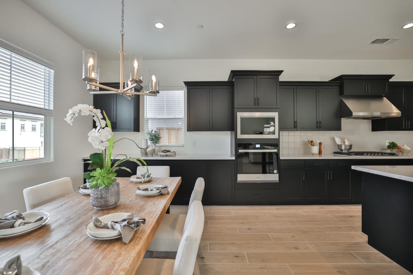 Detail Gallery Image 12 of 26 For 592 Santa Lucia Way, Marina,  CA 93933 - 3 Beds | 2/1 Baths