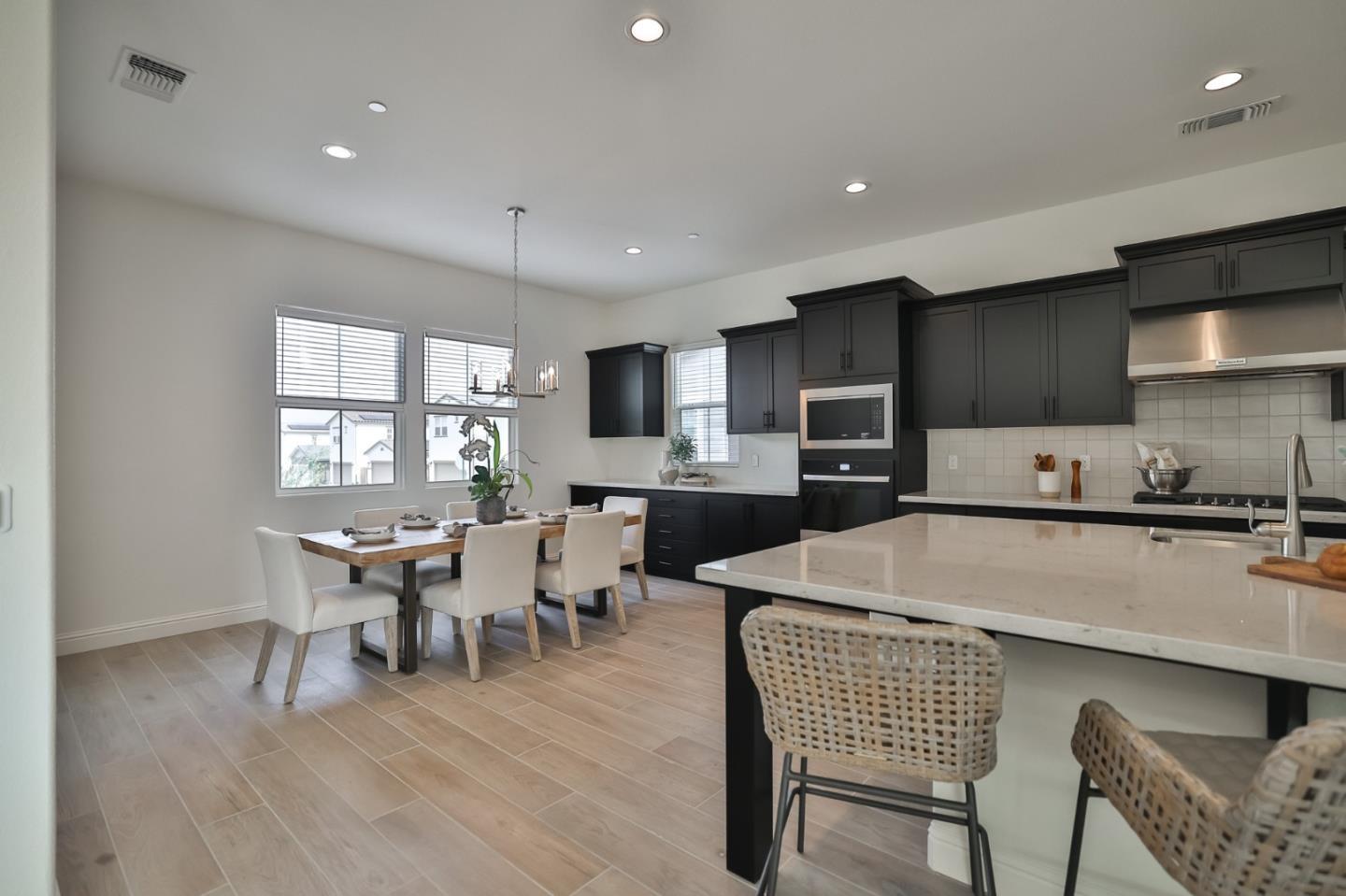 Detail Gallery Image 14 of 26 For 592 Santa Lucia Way, Marina,  CA 93933 - 3 Beds | 2/1 Baths