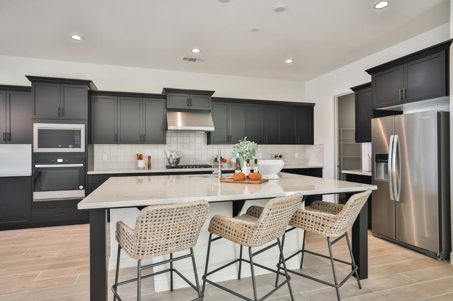 Detail Gallery Image 6 of 26 For 592 Santa Lucia Way, Marina,  CA 93933 - 3 Beds | 2/1 Baths