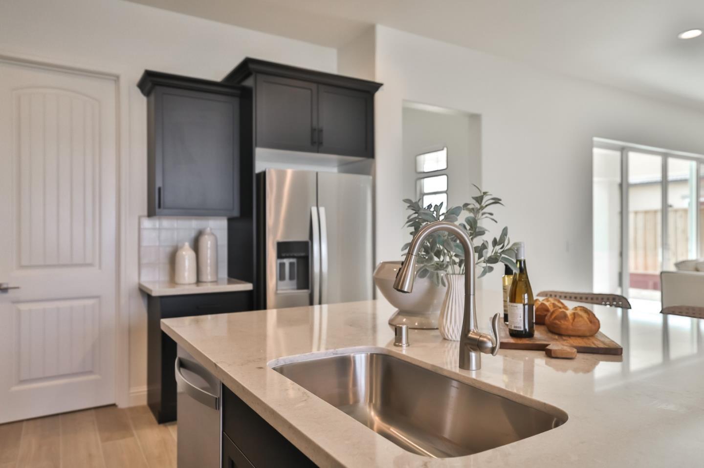Detail Gallery Image 9 of 26 For 592 Santa Lucia Way, Marina,  CA 93933 - 3 Beds | 2/1 Baths