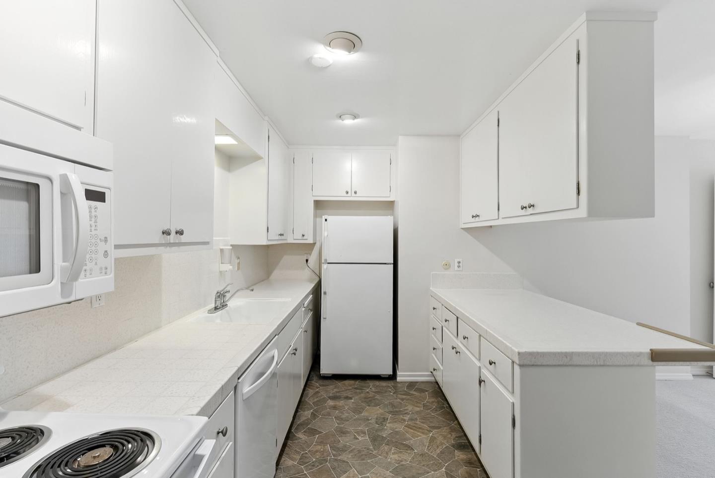 Detail Gallery Image 10 of 32 For 728 Elm St #205,  San Carlos,  CA 94070 - 2 Beds | 2 Baths