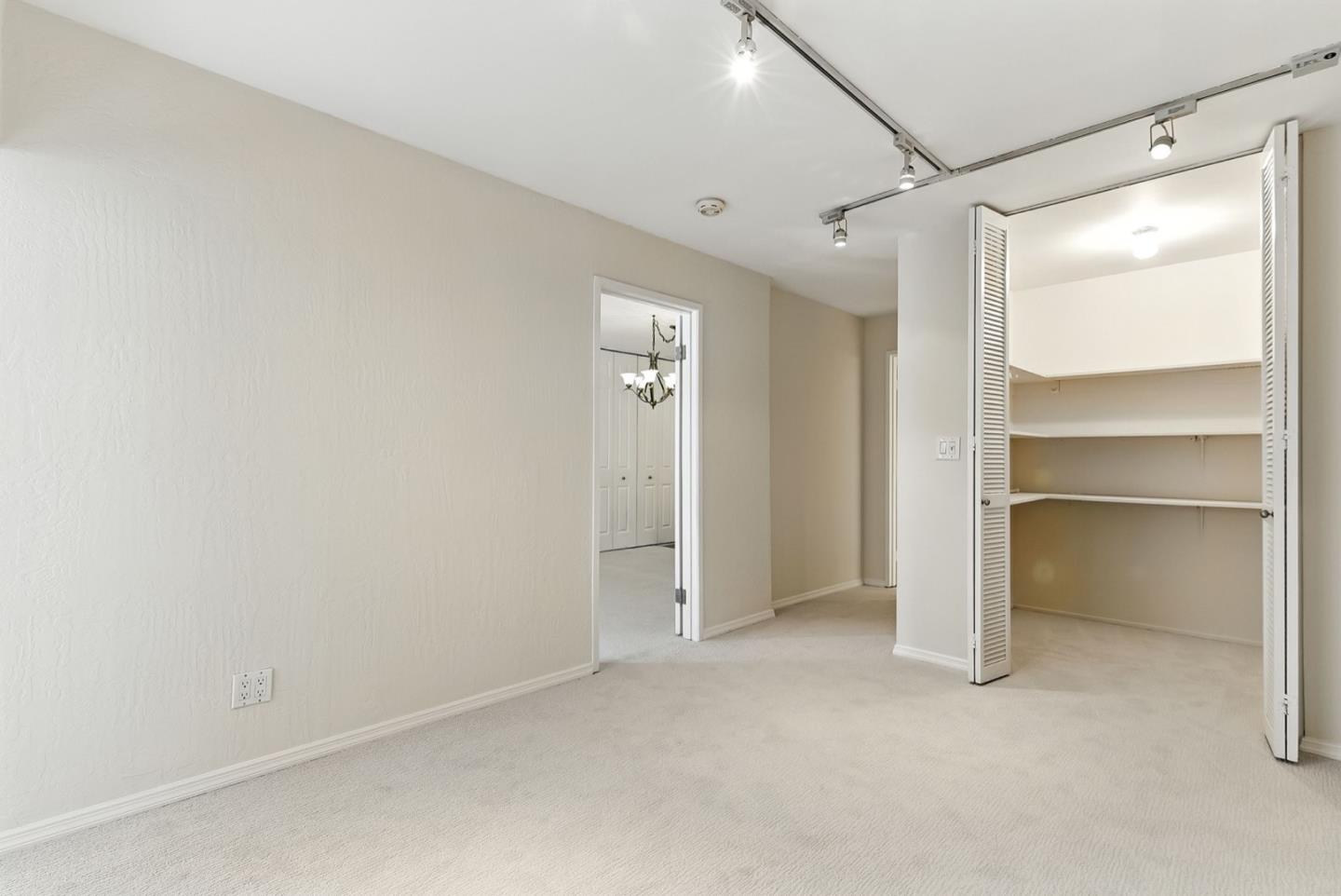Detail Gallery Image 15 of 32 For 728 Elm St #205,  San Carlos,  CA 94070 - 2 Beds | 2 Baths