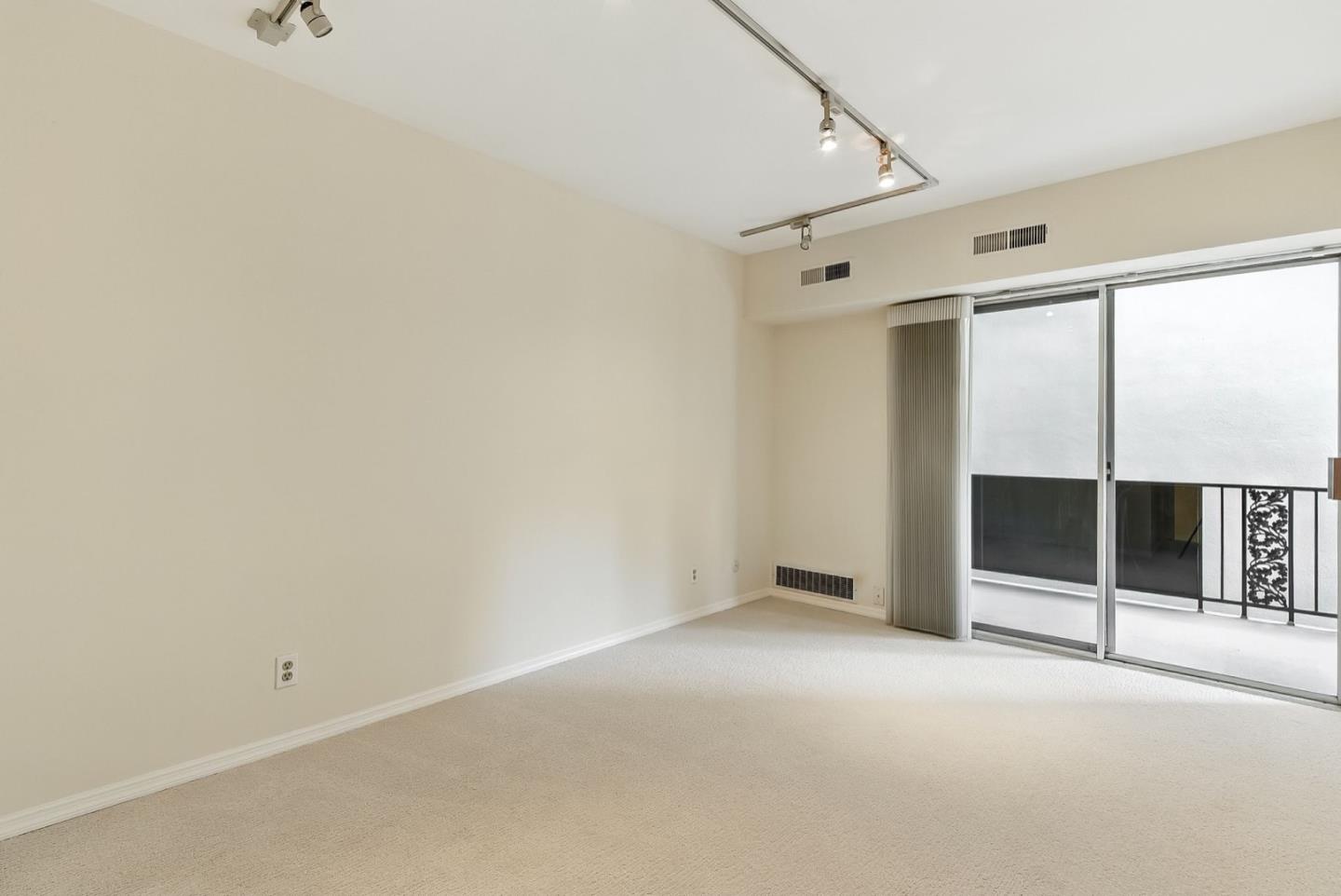 Detail Gallery Image 17 of 32 For 728 Elm St #205,  San Carlos,  CA 94070 - 2 Beds | 2 Baths
