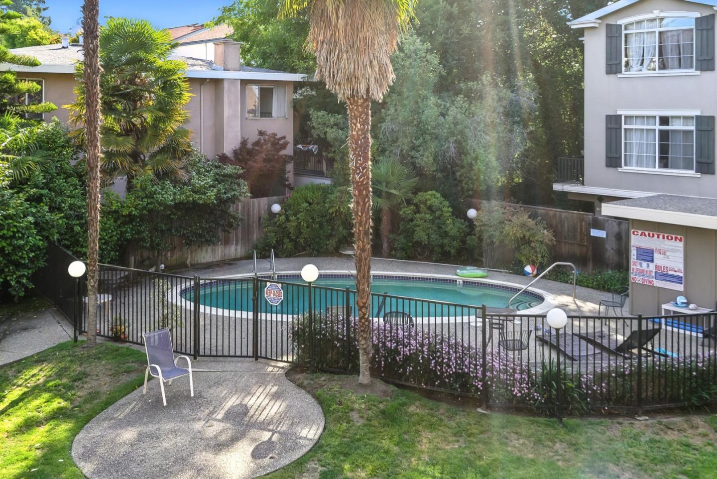 Detail Gallery Image 27 of 32 For 728 Elm St #205,  San Carlos,  CA 94070 - 2 Beds | 2 Baths
