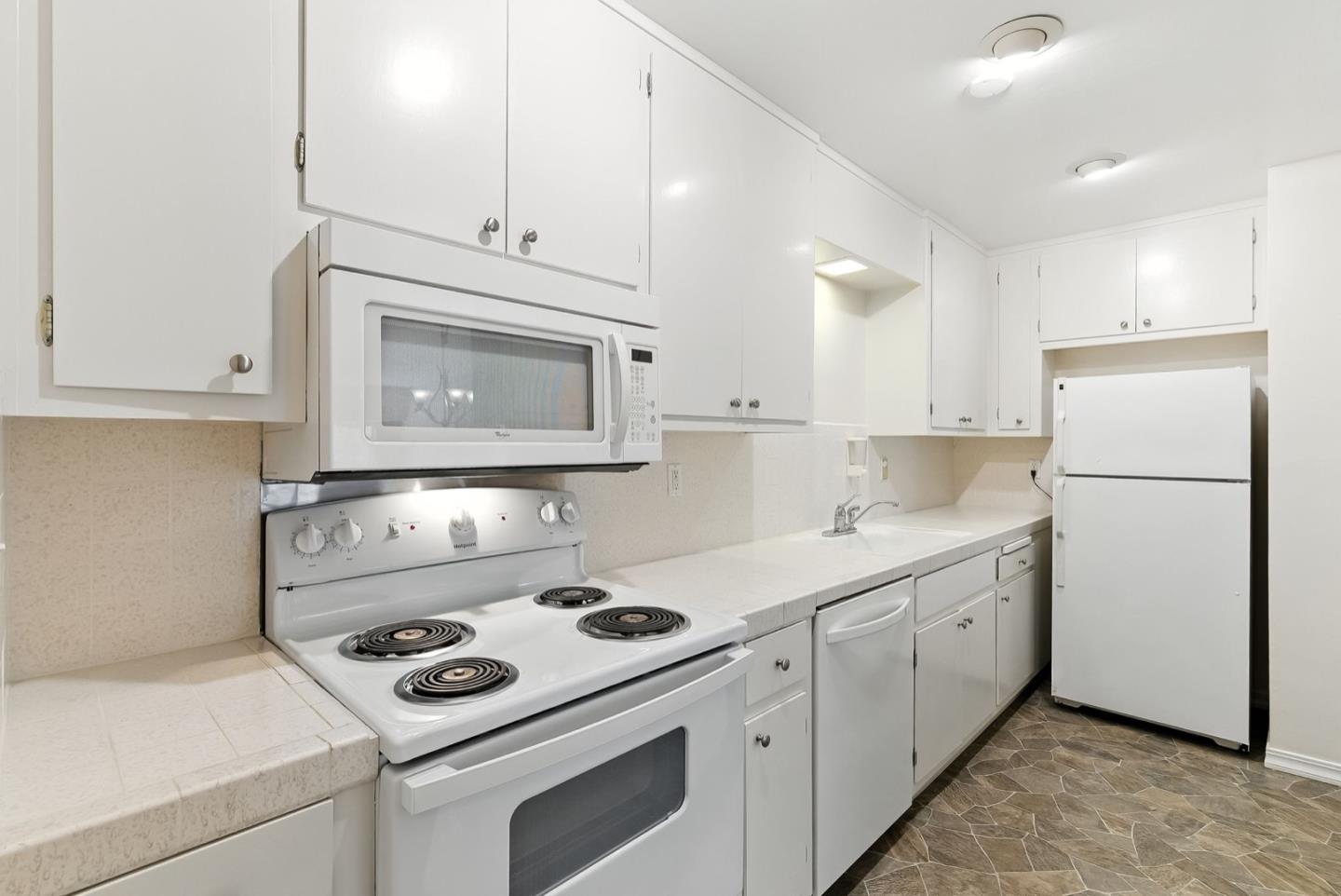 Detail Gallery Image 7 of 32 For 728 Elm St #205,  San Carlos,  CA 94070 - 2 Beds | 2 Baths