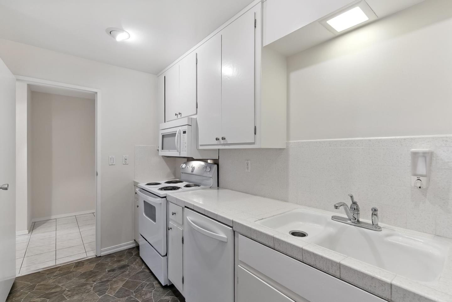 Detail Gallery Image 8 of 32 For 728 Elm St #205,  San Carlos,  CA 94070 - 2 Beds | 2 Baths