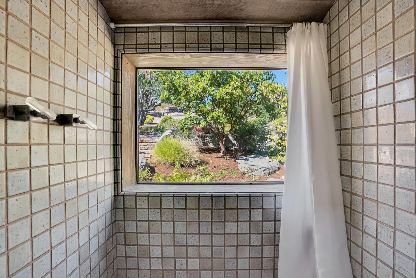 Detail Gallery Image 16 of 48 For 31 Asoleado Pl, Carmel Valley,  CA 93924 - 3 Beds | 3 Baths