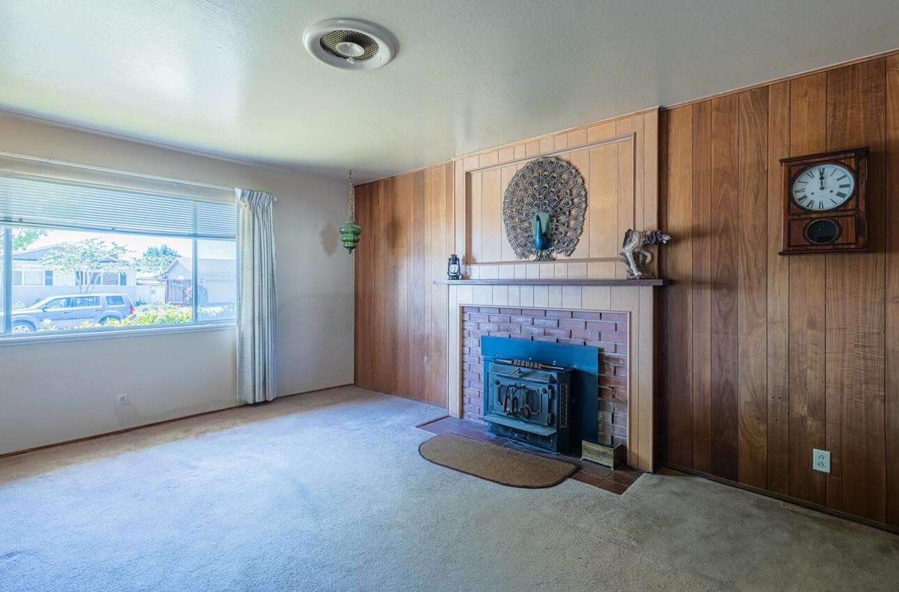 Detail Gallery Image 4 of 25 For 824 Fairfax Dr, Salinas,  CA 93901 - 3 Beds | 1 Baths