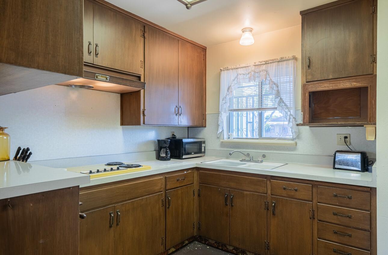 Detail Gallery Image 8 of 25 For 824 Fairfax Dr, Salinas,  CA 93901 - 3 Beds | 1 Baths