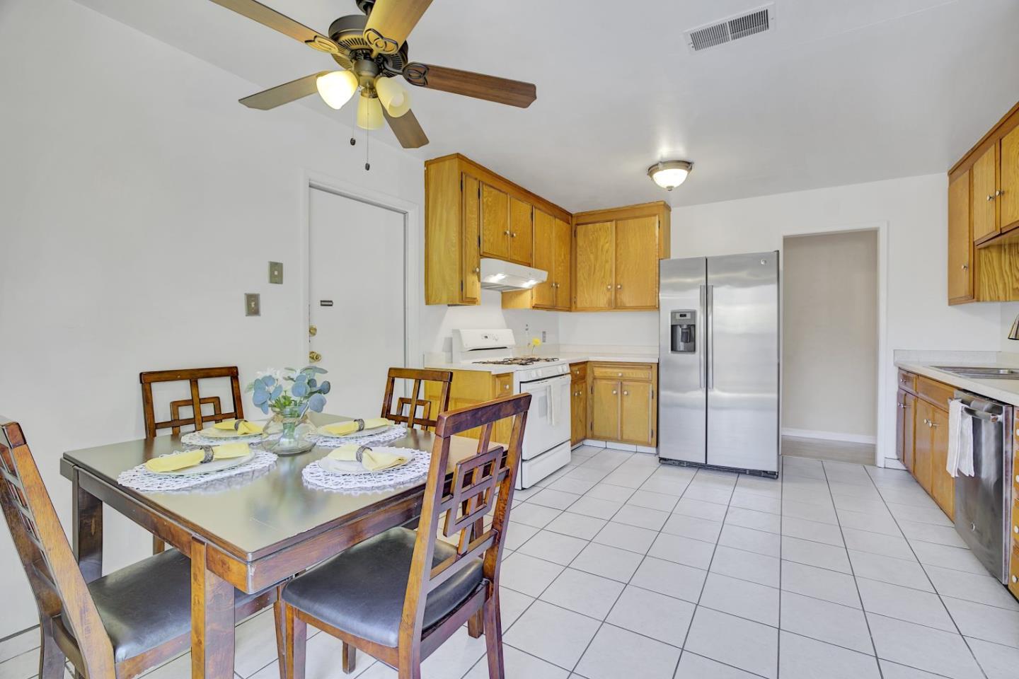 Detail Gallery Image 11 of 32 For 2715 Millbrae Way, San Jose,  CA 95121 - 3 Beds | 2 Baths