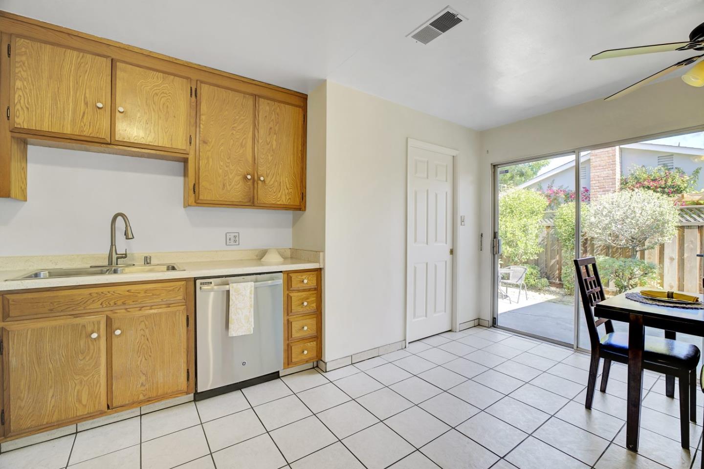 Detail Gallery Image 13 of 32 For 2715 Millbrae Way, San Jose,  CA 95121 - 3 Beds | 2 Baths