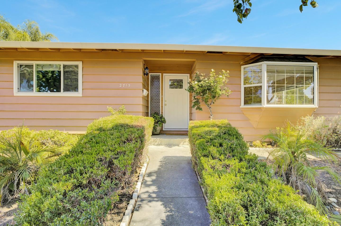 Detail Gallery Image 3 of 32 For 2715 Millbrae Way, San Jose,  CA 95121 - 3 Beds | 2 Baths