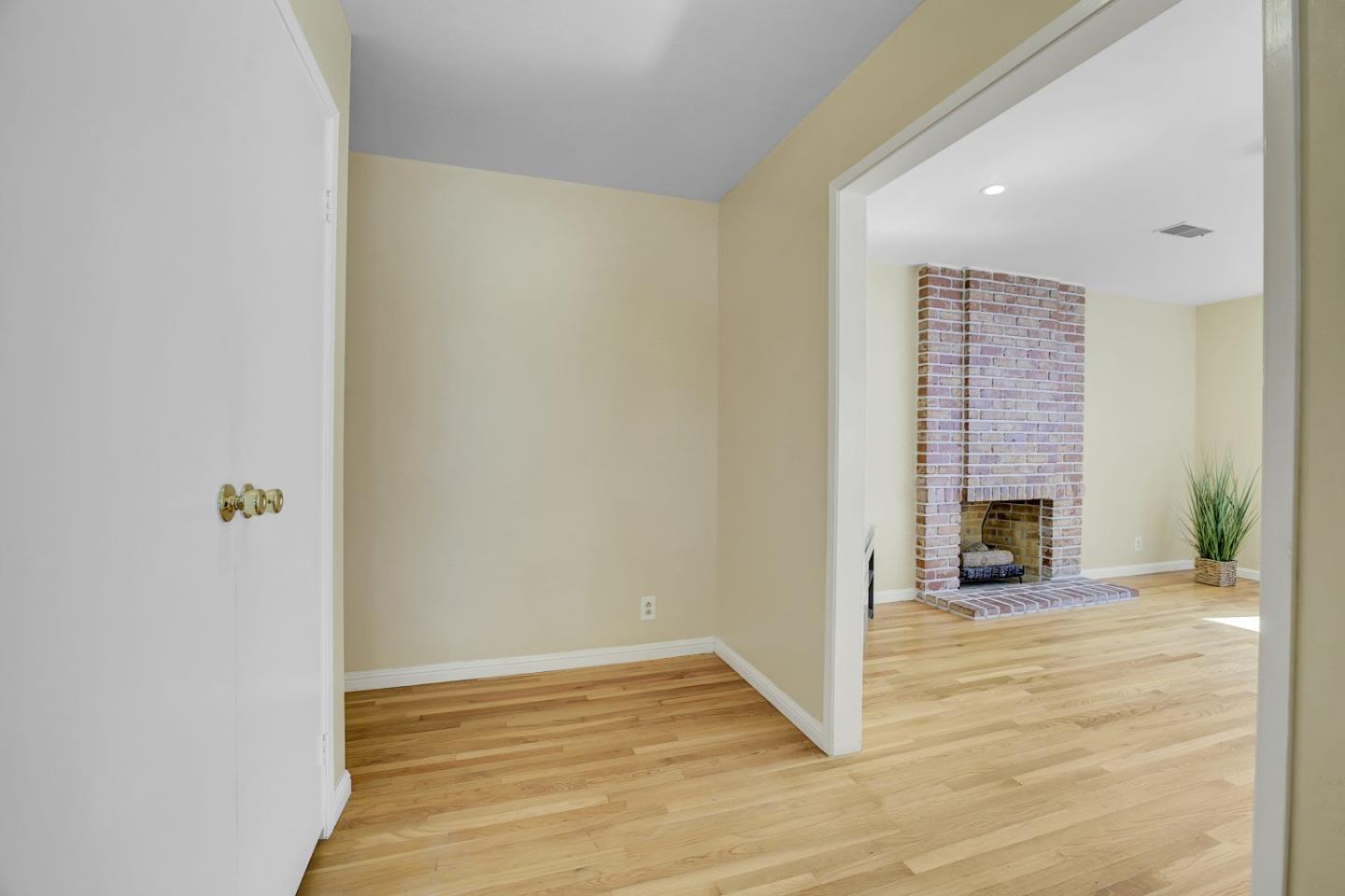 Detail Gallery Image 8 of 32 For 2715 Millbrae Way, San Jose,  CA 95121 - 3 Beds | 2 Baths