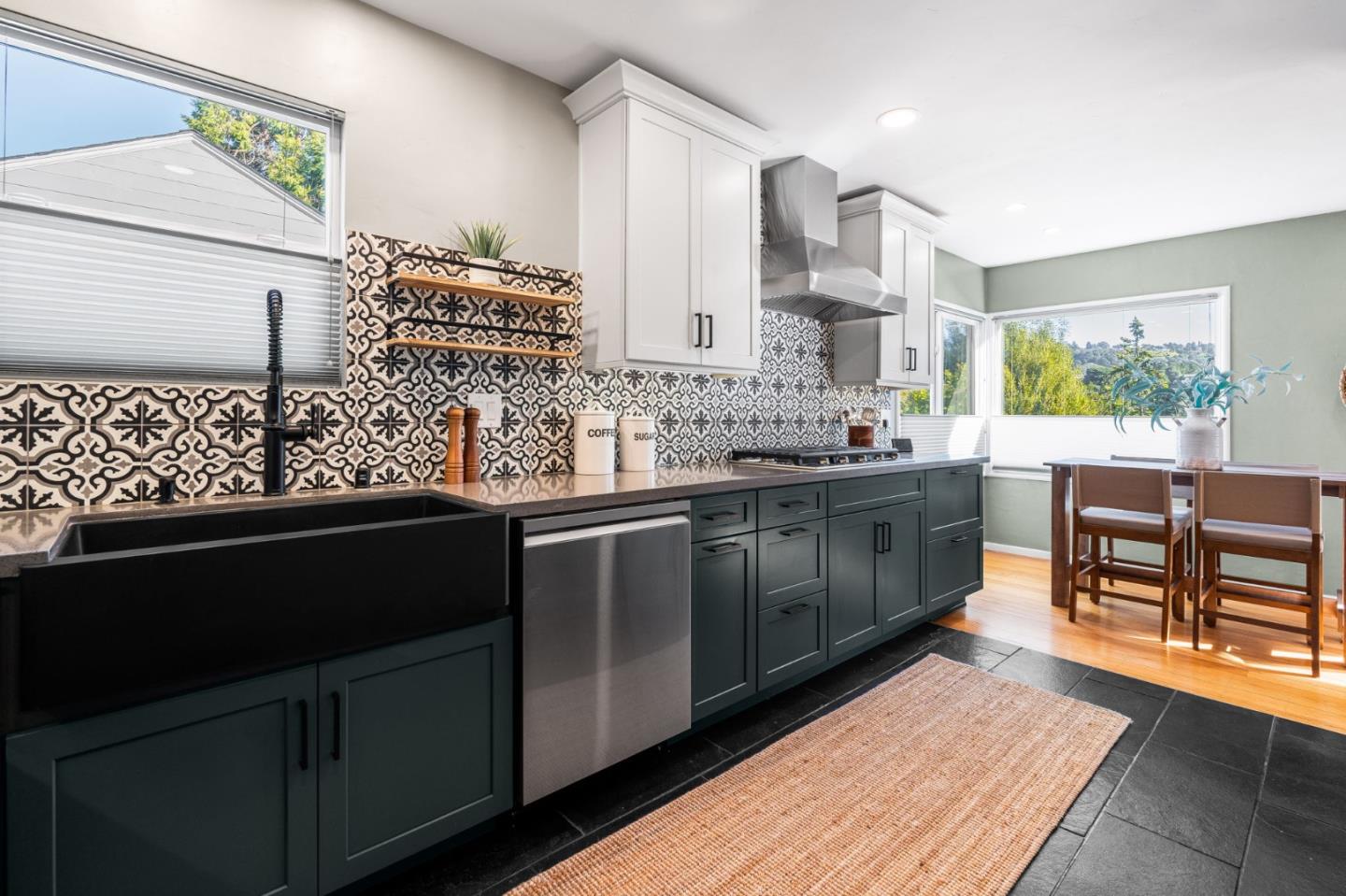 Detail Gallery Image 14 of 46 For 8124 Greenly Dr, Oakland,  CA 94605 - 4 Beds | 2/1 Baths