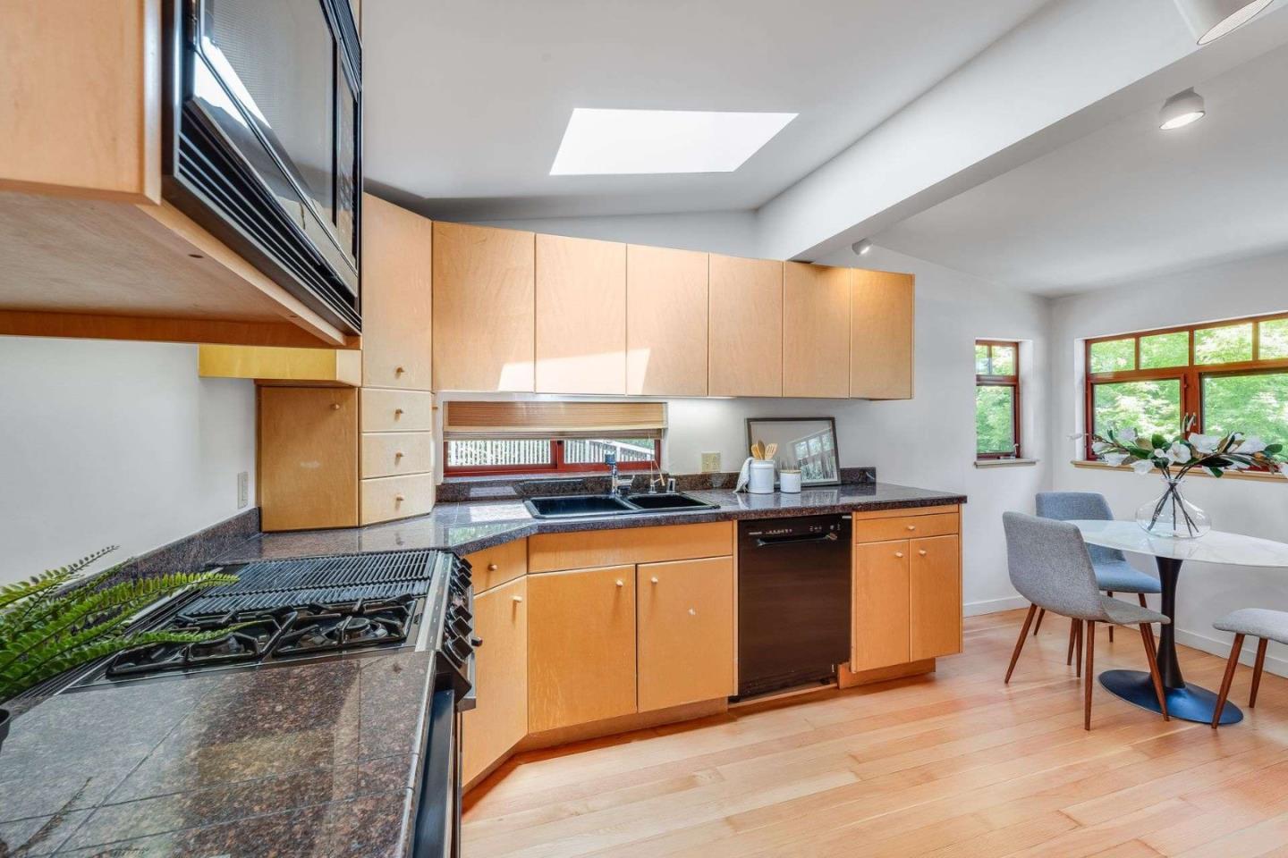 Detail Gallery Image 7 of 41 For 2513 Alpine Rd, Menlo Park,  CA 94025 - – Beds | – Baths