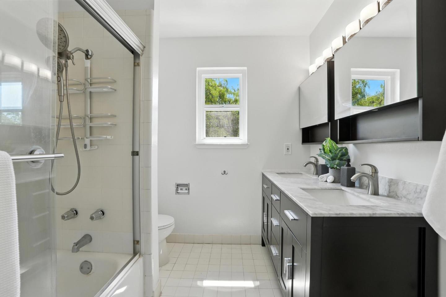 Detail Gallery Image 19 of 62 For 946 Laguna Ave, Burlingame,  CA 94010 - – Beds | – Baths