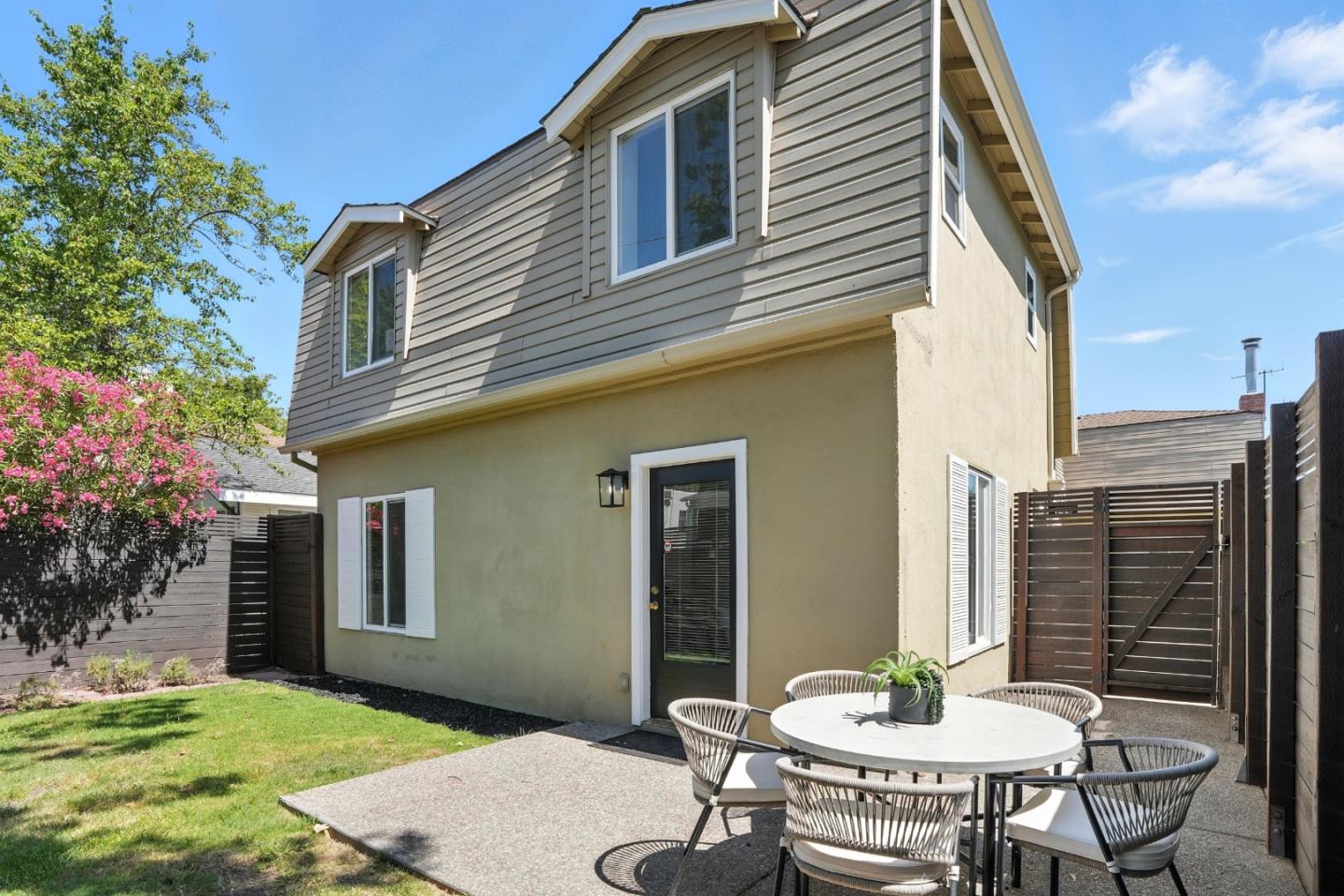Detail Gallery Image 22 of 62 For 946 Laguna Ave, Burlingame,  CA 94010 - – Beds | – Baths
