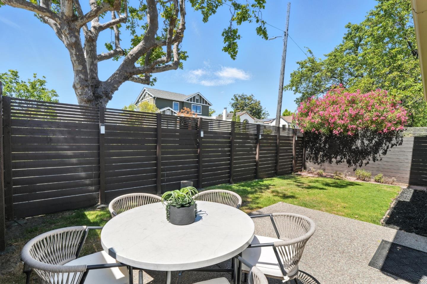 Detail Gallery Image 23 of 62 For 946 Laguna Ave, Burlingame,  CA 94010 - – Beds | – Baths