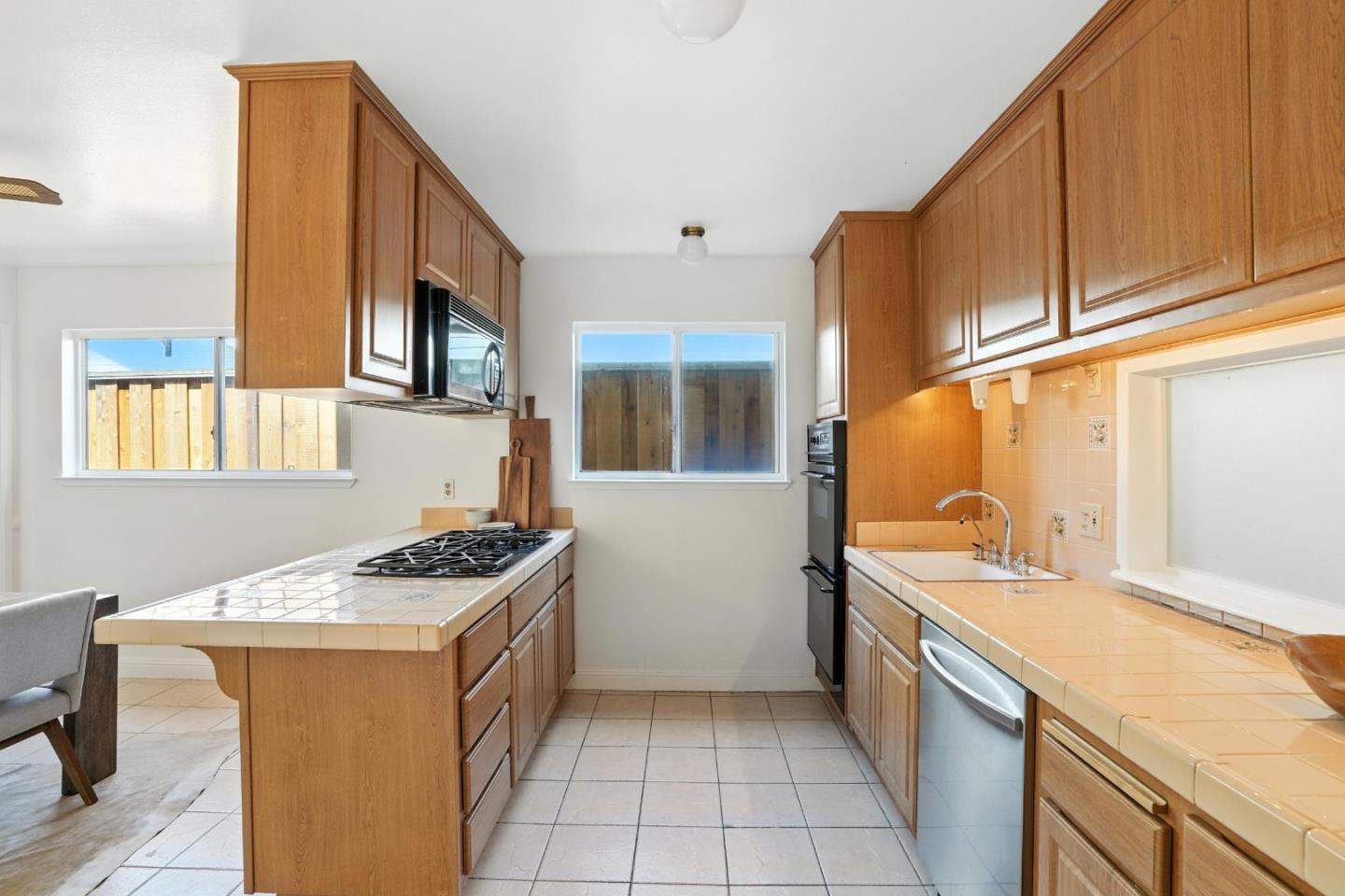 Detail Gallery Image 33 of 62 For 946 Laguna Ave, Burlingame,  CA 94010 - – Beds | – Baths