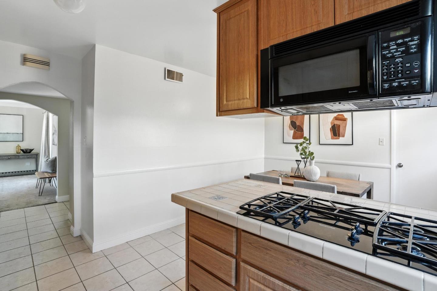 Detail Gallery Image 34 of 62 For 946 Laguna Ave, Burlingame,  CA 94010 - – Beds | – Baths