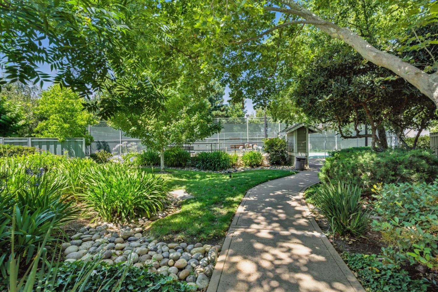 Detail Gallery Image 28 of 31 For 1862 Stratton Cir, Walnut Creek,  CA 94598 - 3 Beds | 2/1 Baths