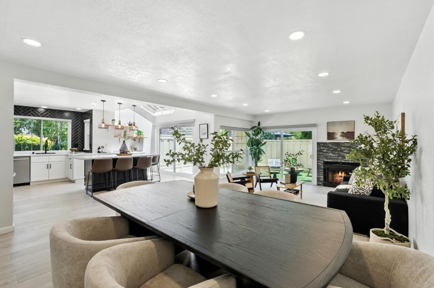 Detail Gallery Image 7 of 31 For 1862 Stratton Cir, Walnut Creek,  CA 94598 - 3 Beds | 2/1 Baths