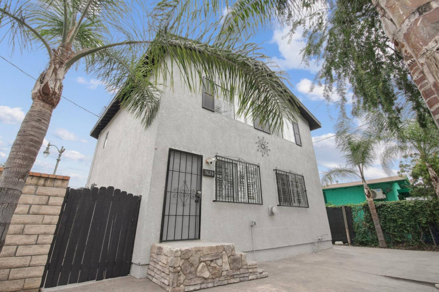 Detail Gallery Image 2 of 15 For 3628 Arroyo Seco Ave, Los Angeles,  CA 90065 - 3 Beds | 2/1 Baths