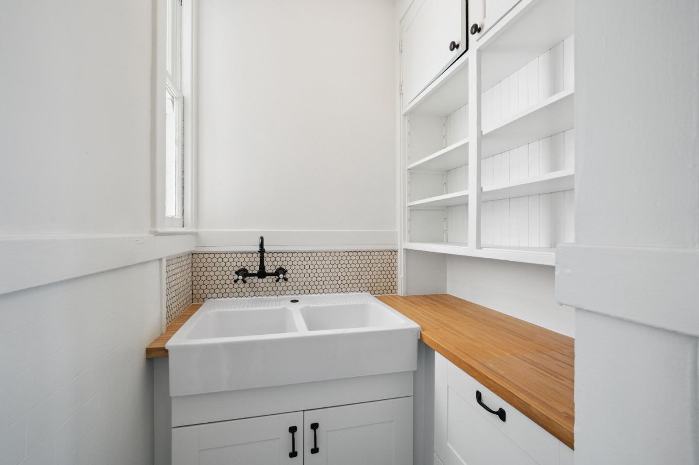 Detail Gallery Image 11 of 15 For 1431 Quesada Ave #1,  San Francisco,  CA 94124 - 3 Beds | 1/1 Baths
