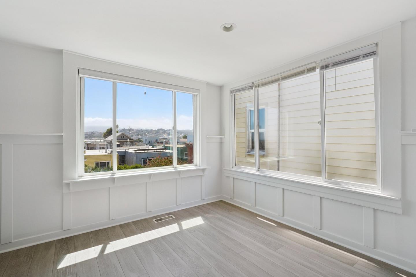 Detail Gallery Image 12 of 15 For 1431 Quesada Ave #1,  San Francisco,  CA 94124 - 3 Beds | 1/1 Baths