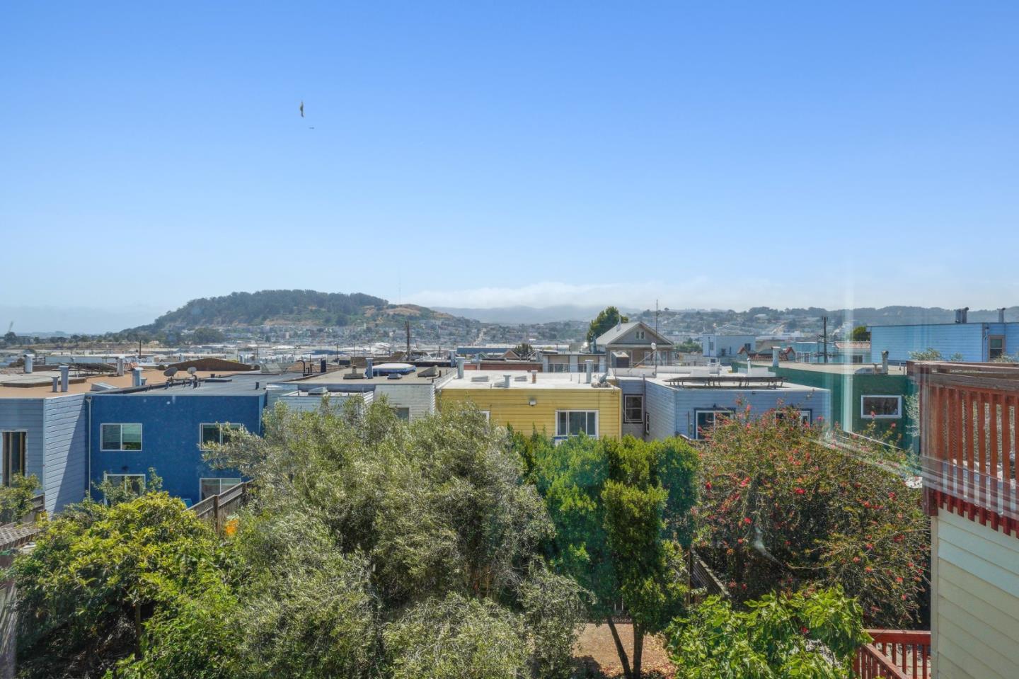 Detail Gallery Image 14 of 15 For 1431 Quesada Ave #1,  San Francisco,  CA 94124 - 3 Beds | 1/1 Baths