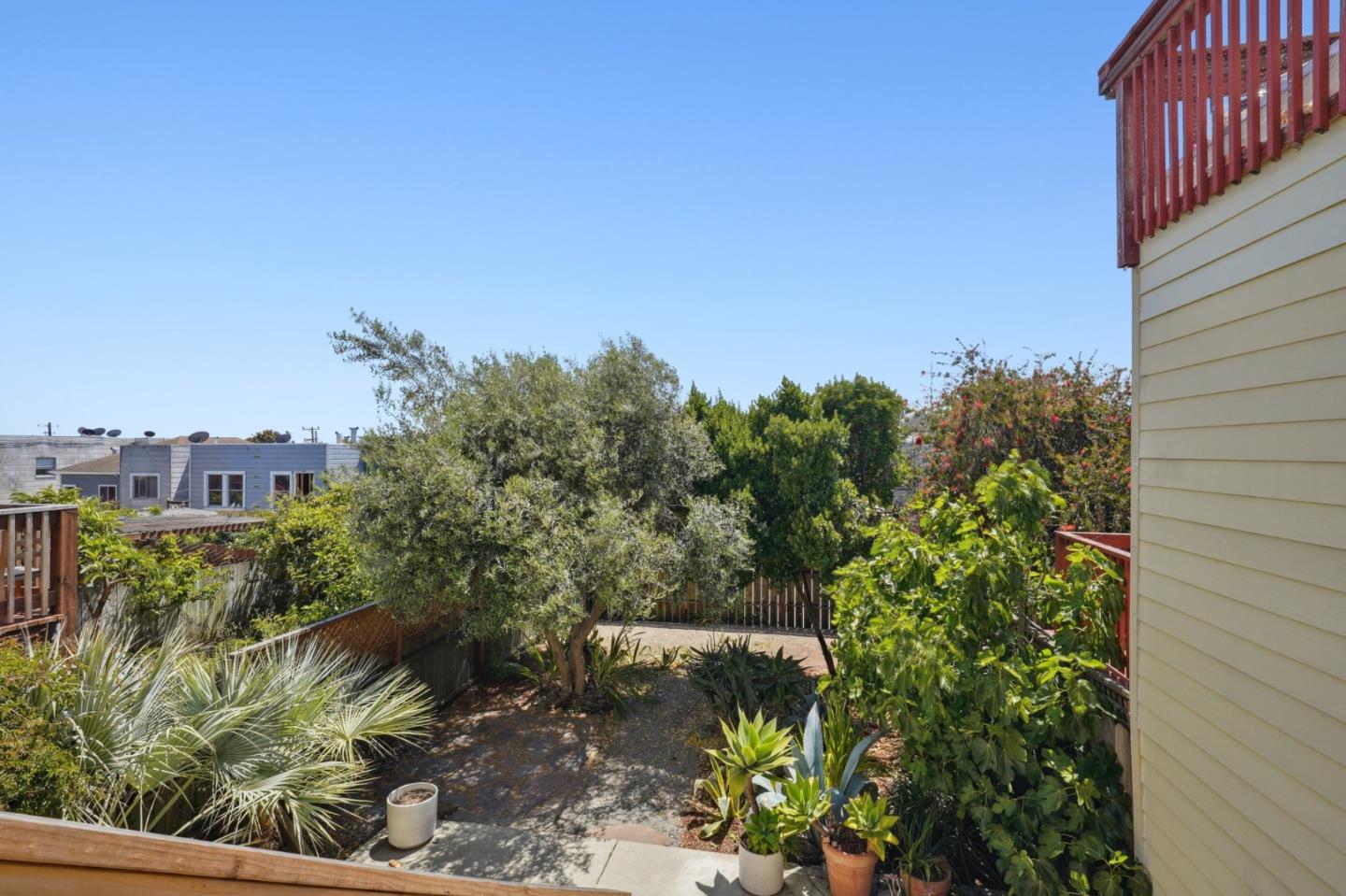 Detail Gallery Image 15 of 15 For 1431 Quesada Ave #1,  San Francisco,  CA 94124 - 3 Beds | 1/1 Baths
