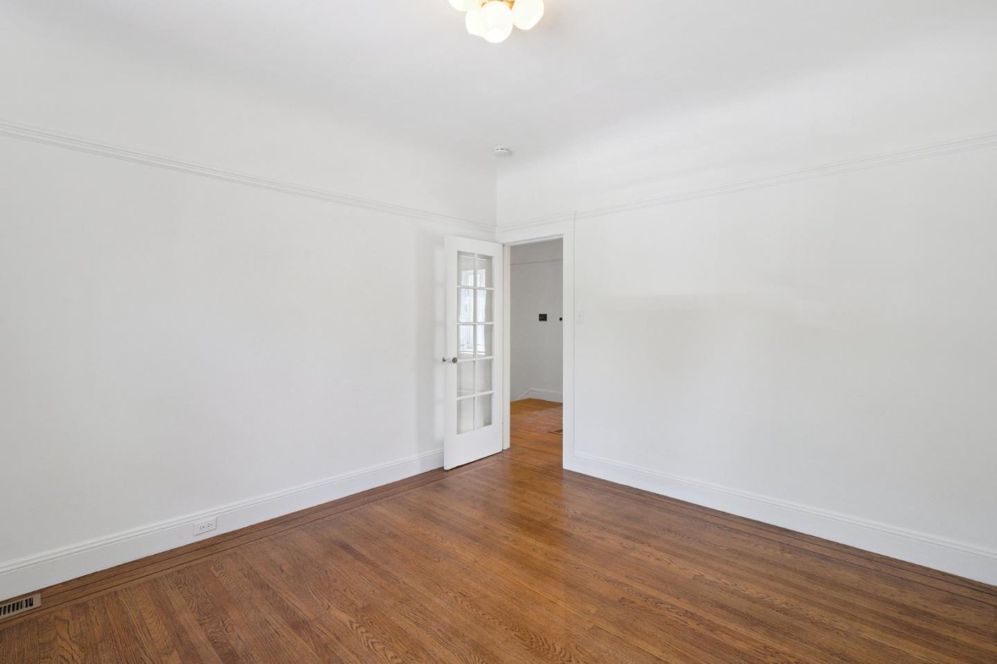 Detail Gallery Image 5 of 15 For 1431 Quesada Ave #1,  San Francisco,  CA 94124 - 3 Beds | 1/1 Baths