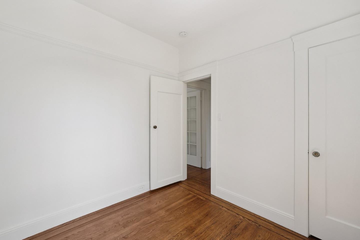 Detail Gallery Image 7 of 15 For 1431 Quesada Ave #1,  San Francisco,  CA 94124 - 3 Beds | 1/1 Baths