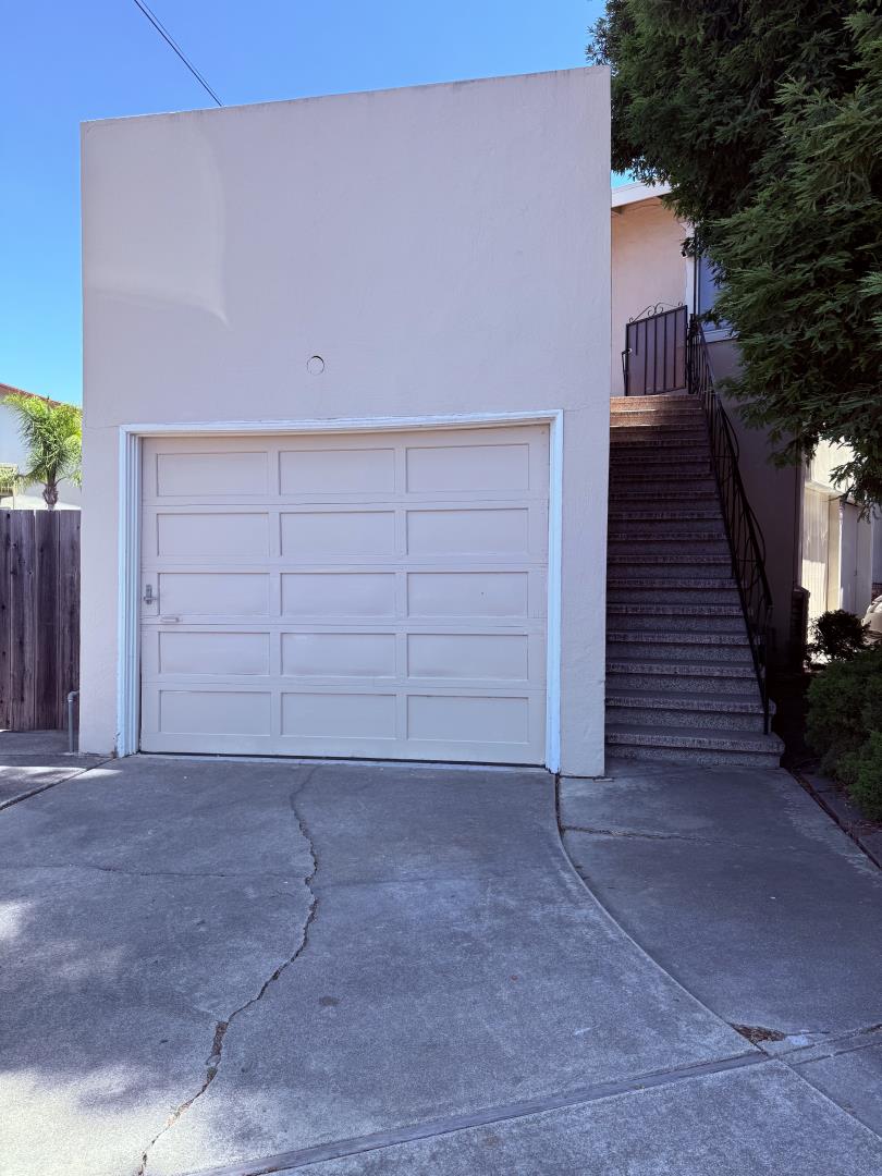 Detail Gallery Image 1 of 1 For 1401 Hess Rd, Redwood City,  CA 94061 - 2 Beds | 1 Baths