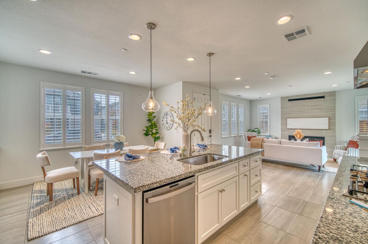Detail Gallery Image 10 of 50 For 267 Sandy Gulch Dr, Marina,  CA 93933 - 3 Beds | 2/1 Baths