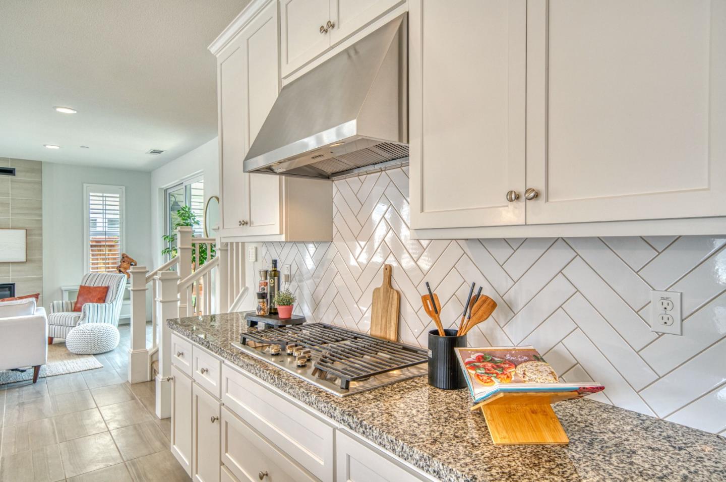 Detail Gallery Image 9 of 50 For 267 Sandy Gulch Dr, Marina,  CA 93933 - 3 Beds | 2/1 Baths