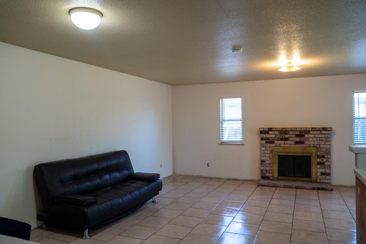 Detail Gallery Image 10 of 18 For 1333 Luna Ln, Stockton,  CA 95206 - 4 Beds | 2 Baths