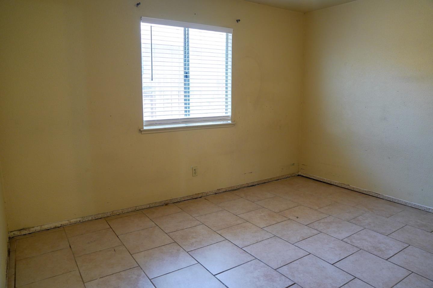 Detail Gallery Image 15 of 18 For 1333 Luna Ln, Stockton,  CA 95206 - 4 Beds | 2 Baths